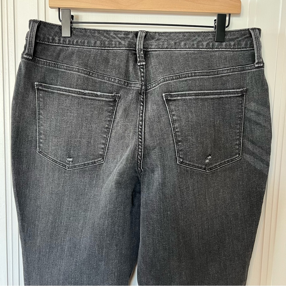 Universal Thread High-Rise Skinny Jean in Grey with Distressing Women’s 14